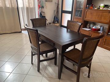 TAVOLO CON 4 SEDIE