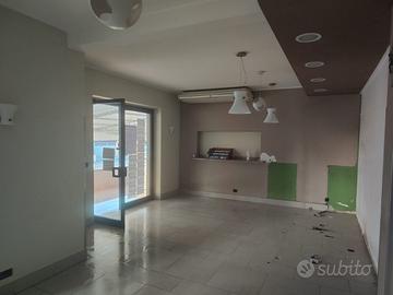 Negozio a Città Sant'Angelo (PE) - Marina