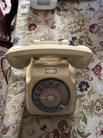 Antico telefono fisso