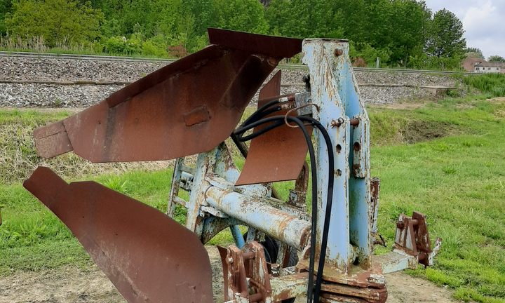 Attrezzi agricoli vari