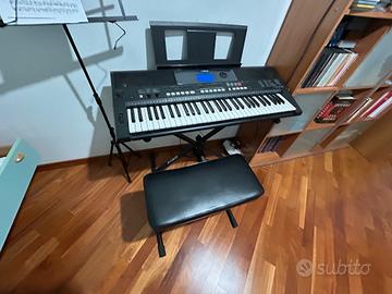 strumento musicale tastiera Yamaha PSR E433