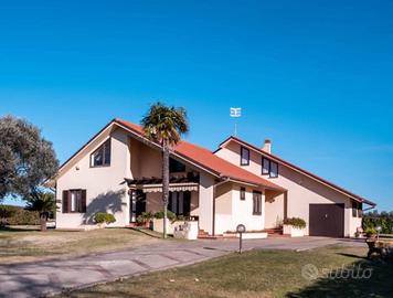 Villa di 380 m² con più di 5 locali e box auto dop
