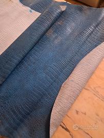 scampoli di pelle stampata blu