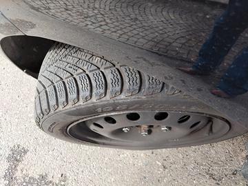 4 ruote con gomme termiche invernali Ford Fiesta