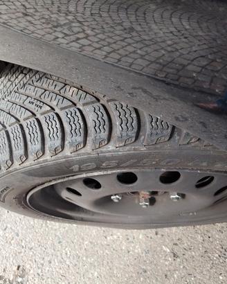 4 ruote con gomme termiche invernali Ford Fiesta