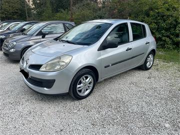 Renault Clio Storia 1.2 16V 5 porte Dynamique