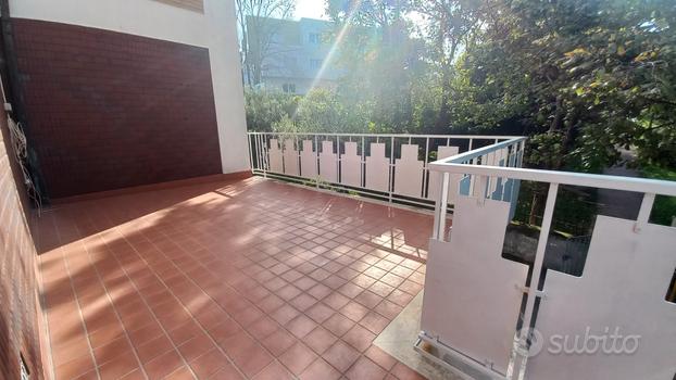 Appartamento con TERRAZZO E GIARDINO