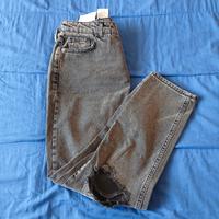 pantaloni jeans da donna strappati 