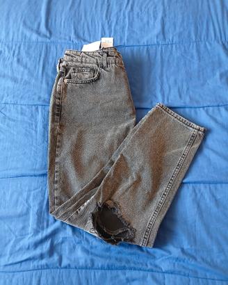 pantaloni jeans da donna strappati 