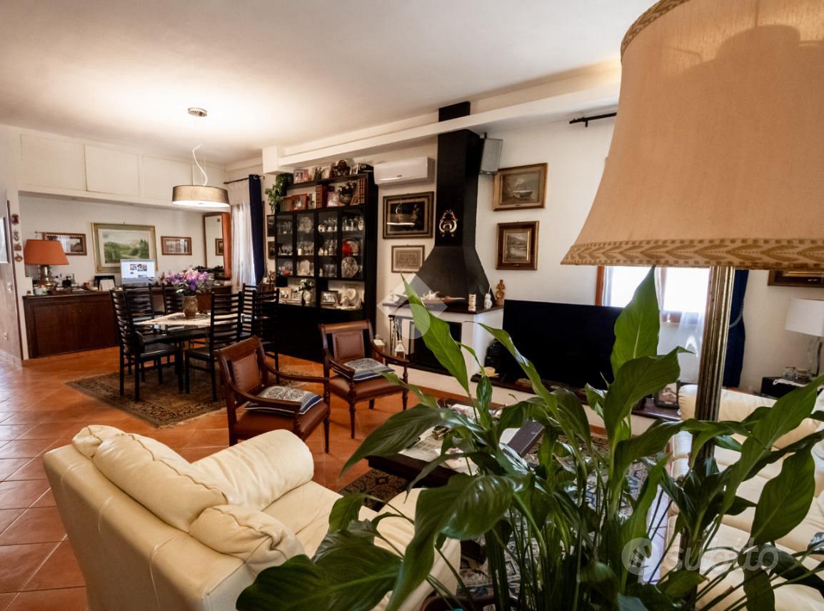 VILLA A SCHIERA D'ANGOLO A SANTA MARINELLA - View 3