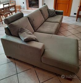 Divano 3 sedute con penisola condizioni perfette