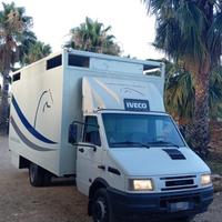 Camion trasporto cavalli
