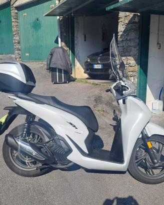 Honda Sh 150 (2025) - 2700 km