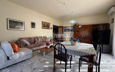 RIF. 054 - APPARTAMENTO IN VILLA CON GIARDINO