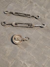 n.2 tenditori e n.1 carrucola con gancio