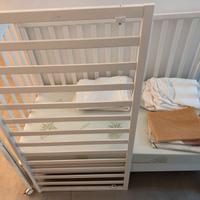 Lettino con lenzuola materasso e cuscino