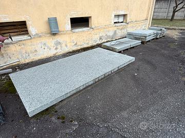 Tavolo in Sasso con Panche