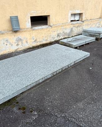 Tavolo in Sasso con Panche