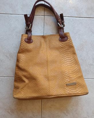 Borsa LUISA VANNI pitonata senape
Borsa 