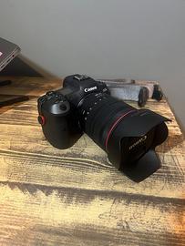 Canon EOS R5 con RF 24-105mm L IS USM