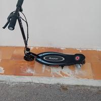 Monopattino elettrico Razor power core E90