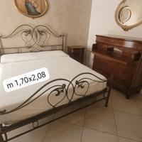 letto artigianale in ferro battuto 