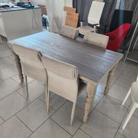 tavolo massiccio più sedie