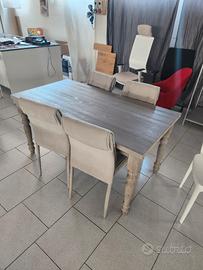 tavolo massiccio più sedie