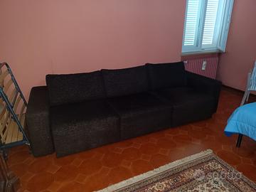 divano letto in stoffa marrone scuro 