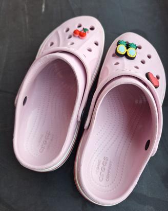 crocs per bambina rosa con charms