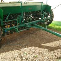 Seminatrice trainata agricola