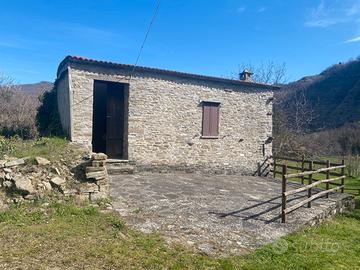 Bardi piccolo rustico con dépendance e terreno