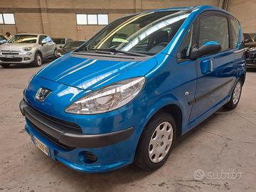 PEUGEOT 1007 1.4 BENZINA *OK NEOPATENTATI*
