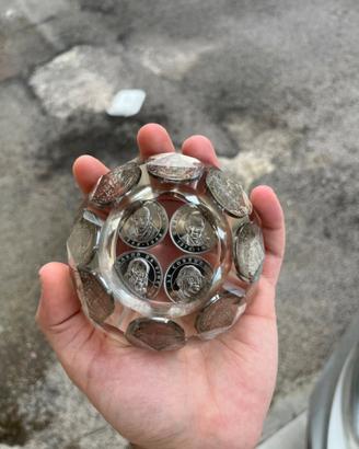 Posacenere artigianale in resina con medaglie