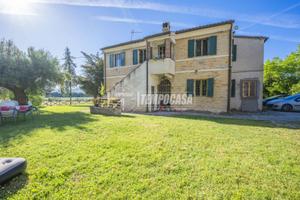 VILLA SINGOLA CON GIARDINO