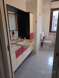 Mobile  bagno in buono stato misure 164x34 H.170
