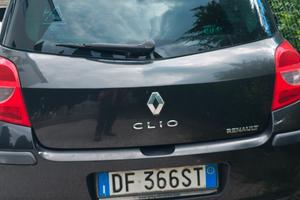 Renault Clio 1.2 16 v conversione le iene