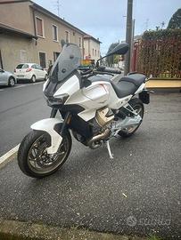 Moto Guzzi V100 2024 15.500km 7.500 Euro