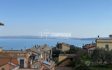 Bilocale con terrazzo zona centralissima con vista