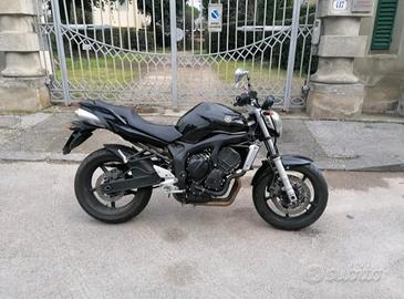 Yamaha FZR 600 - 2006