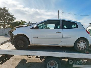 RENAULT Clio 3ª serie - 2010