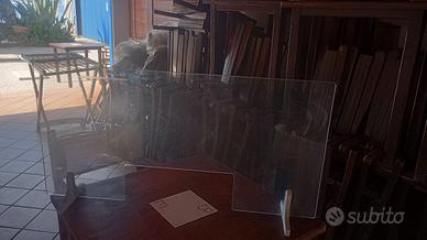 Divisorio in plexiglass