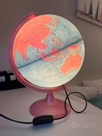 mappamondo che si illumina
