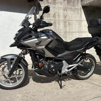 HONDA NC 750X del 2017 (NO DCT) con 14000Km