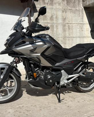 HONDA NC 750X del 2017 (NO DCT) con 14000Km