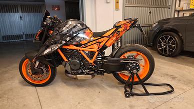 KTM 2022 Super  Duke 1290 R Evo