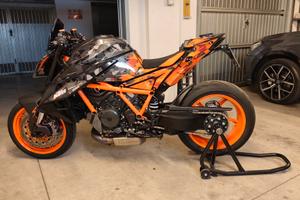 KTM 2022 Super  Duke 1290 R Evo