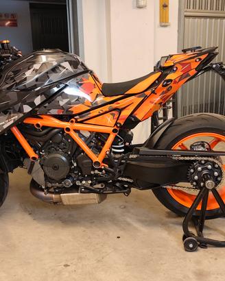 KTM 2022 Super  Duke 1290 R Evo
