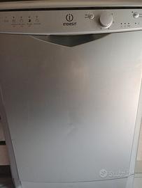 lavastoviglie Indesit DFG 15B1