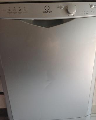 lavastoviglie Indesit DFG 15B1